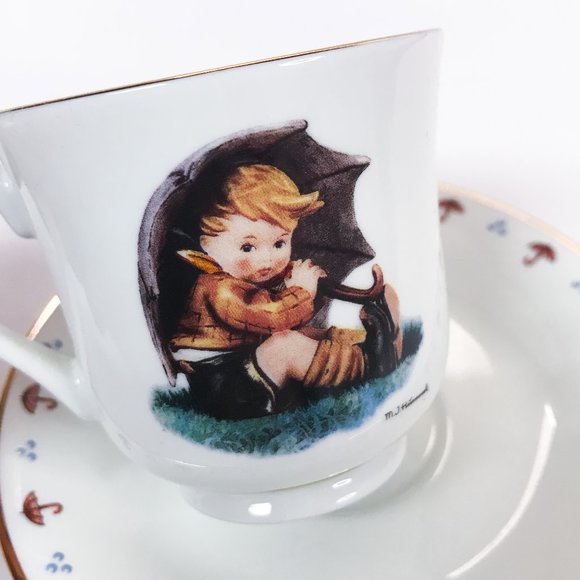 Vintage Goebel "Umbrella Boy" Hummel Teacup and Saucer - Picture 5 of 8